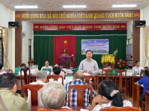GIÁM ĐỐC NHCSXH CHI NHÁNH ĐỒNG NAI KIỂM TRA HOẠT ĐỘNG TẠI ĐIỂM GIAO DỊCH PHÚ VĂN, XÃ PHÚ NGHĨA